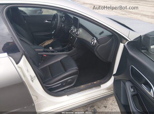 WDDSJ4EB6GN365325 2016 MERCEDES-BENZ CLA 250 Gray Вид салону спереду