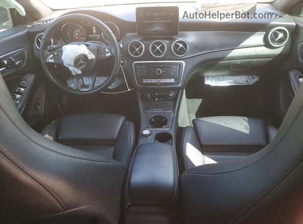 WDDSJ4EB6KN708000 2019 MERCEDES-BENZ CLA-CLASS Black Vista del salpicadero