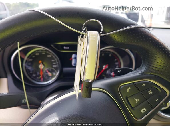 WDDSJ4EB7JN549731 2018 MERCEDES-BENZ CLA 250 Красный Вид панели приборов