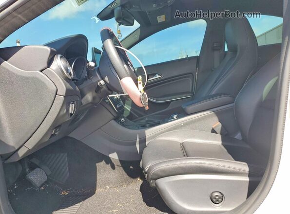 WDDSJ4EB7JN592871 2018 MERCEDES-BENZ CLA-CLASS White Вид салону спереду