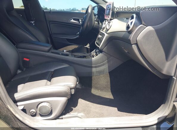WDDSJ4EB8GN375290 2016 MERCEDES-BENZ CLA 250 Black Вид салону спереду