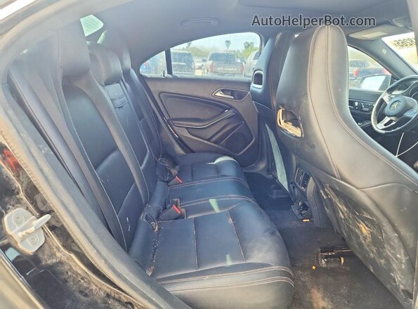 WDDSJ4EB8JN506127 2018 MERCEDES-BENZ CLA-CLASS Black Հետևի նստատեղերի տեսք