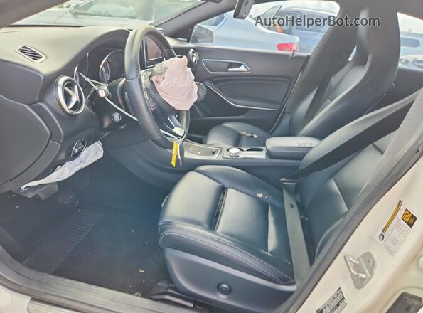 WDDSJ4EBXGN336216 2016 MERCEDES-BENZ CLA-CLASS White Вид салону спереду