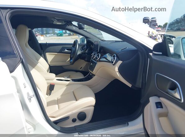 WDDSJ4GB2GN388601 2016 MERCEDES-BENZ CLA 250 White Widok wnętrza z przodu