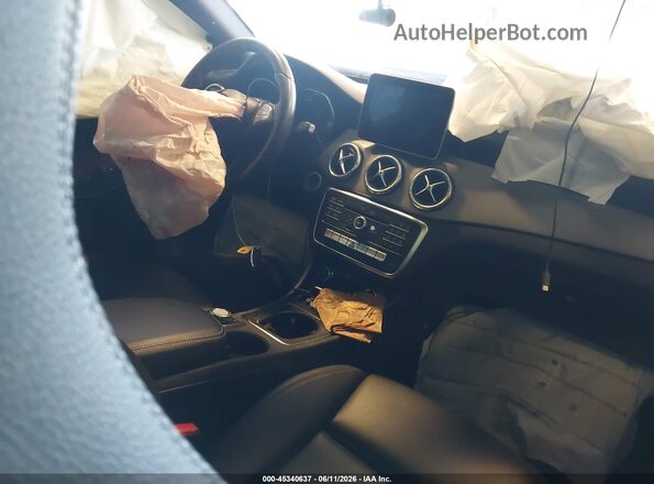 WDDSJ4GB7JN593256 2018 MERCEDES-BENZ CLA 250 White Widok wnętrza z przodu