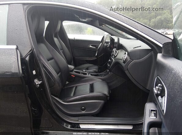 WDDSJ4GB9KN737357 2019 MERCEDES-BENZ CLA 250 Black Вид салону спереду