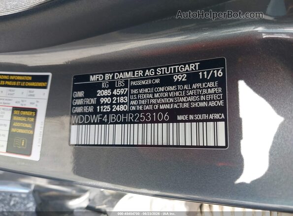 WDDWF4JB0HR253106 2017 MERCEDES-BENZ C-CLASS Gray ძრავის განყოფილების ხედი