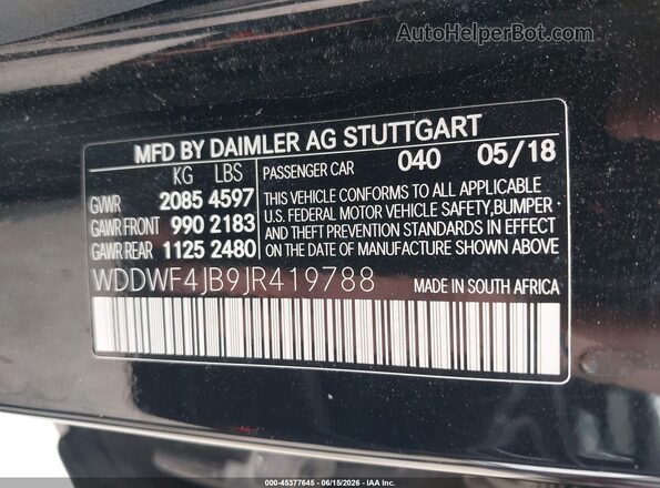 WDDWF4JB9JR419788 2018 MERCEDES-BENZ C-CLASS Black Vista del compartimento del motor