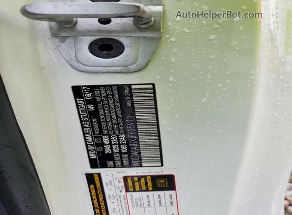 WDDWJ4JBXJF625914 2018 MERCEDES-BENZ C White Vista del compartimento del motor