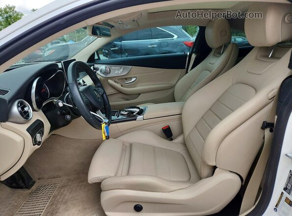 WDDWJ4KB6HF544594 2017 MERCEDES-BENZ C-CLASS Белый Вид салона спереди
