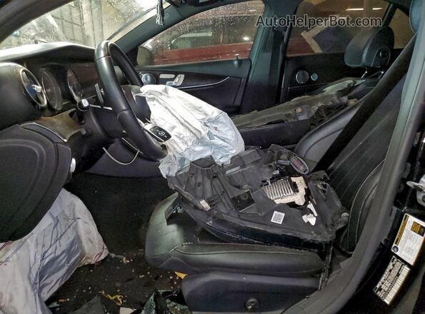 WDDZF4JB0KA589356 2019 MERCEDES-BENZ E Черный Вид салона спереди