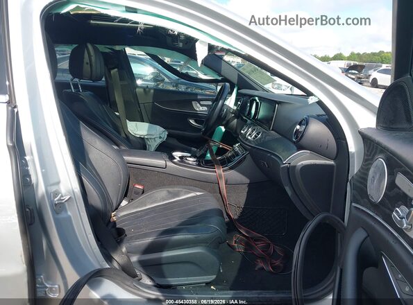 WDDZF4JB1HA058871 2017 MERCEDES-BENZ E-CLASS Серебряный Вид салона спереди