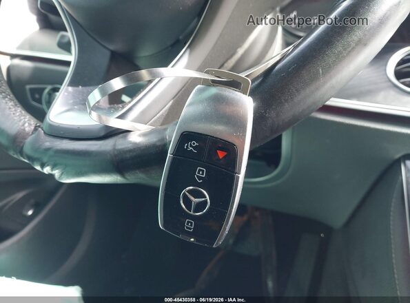 WDDZF4JB1HA058871 2017 MERCEDES-BENZ E-CLASS Серебряный Вид панели приборов