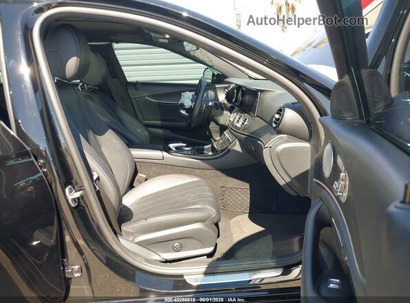 WDDZF4JB2KA503318 2019 MERCEDES-BENZ E-CLASS Black Вид салону спереду