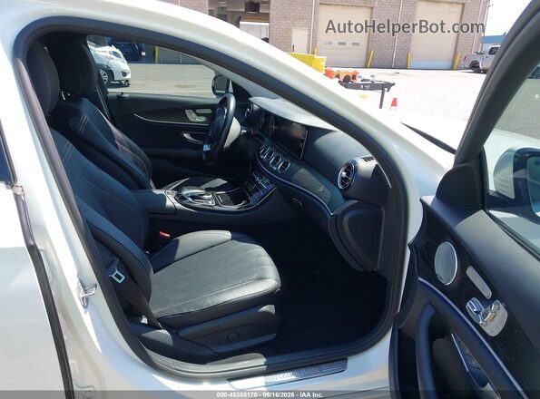 WDDZF4JB4HA060677 2017 MERCEDES-BENZ E-CLASS White Вид салону спереду