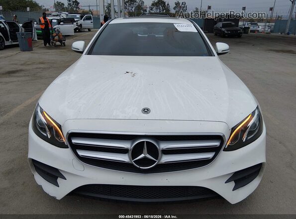 WDDZF4JB5JA395159 2018 MERCEDES-BENZ E-CLASS Белый Вид панели приборов