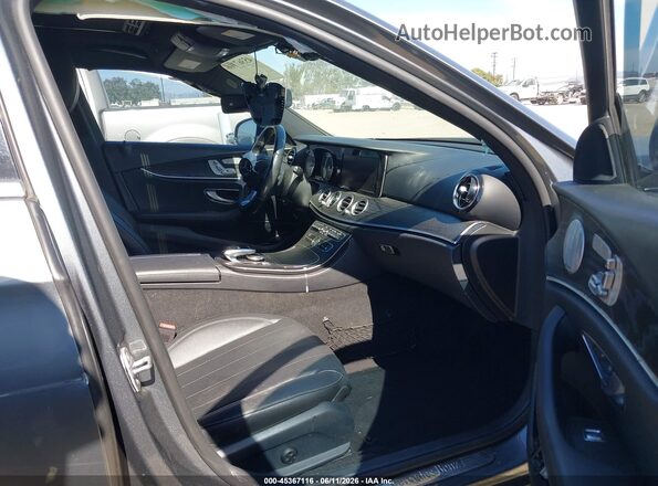WDDZF4JB6JA325511 2018 MERCEDES-BENZ E-CLASS Серый Вид салона спереди