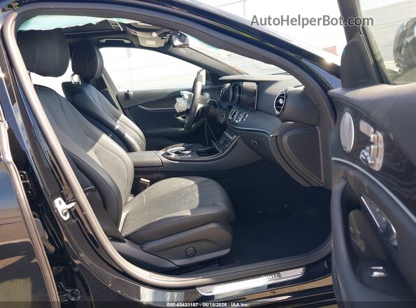 WDDZF4JB9KA620216 2019 MERCEDES-BENZ E-CLASS Черный Вид салона спереди