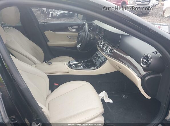 WDDZF4KB2HA122639 2017 MERCEDES-BENZ E-CLASS Черный Вид салона спереди