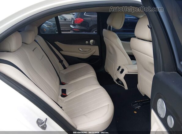 WDDZF4KB6HA136012 2017 MERCEDES-BENZ E-CLASS White VIN კოდის სტიკერის ხედი