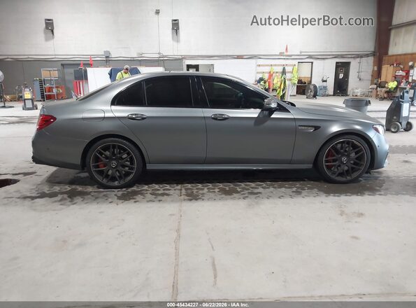 WDDZF8KB1JA377067 2018 MERCEDES-BENZ AMG E 63 Gray Rear interior view