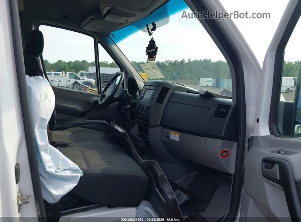 WDYPE8CD6JP614707 2018 FREIGHTLINER SPRINTER 2500 White Вид салону спереду