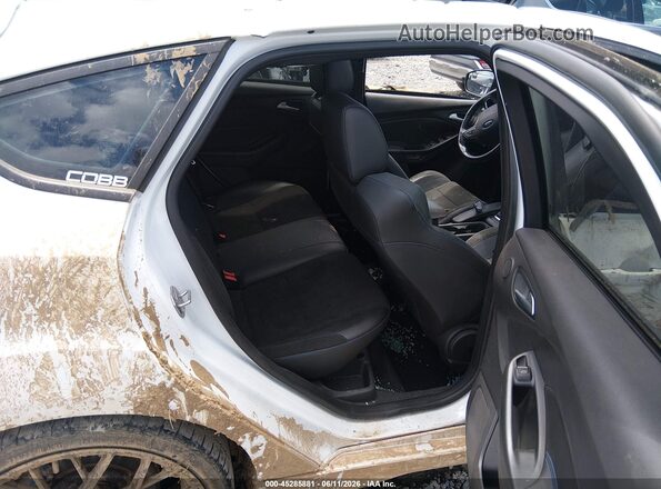 WF0DP3TH9H4122213 2017 FORD FOCUS RS White Widok naklejki z numerem VIN
