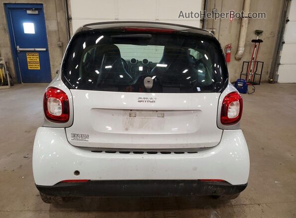 WMEFJ5DA1HK169713 2017 SMART FORTWO Silver Vista trasera