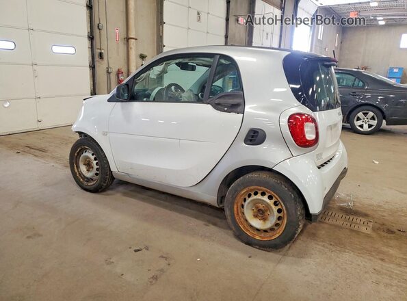 WMEFJ5DA1HK169713 2017 SMART FORTWO Silver Trasero izquierdo
