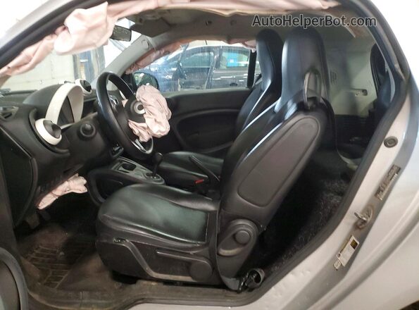 WMEFJ5DA1HK169713 2017 SMART FORTWO Silver Vista interior delantera