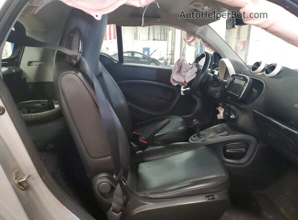 WMEFJ5DA1HK169713 2017 SMART FORTWO Silver Vista de los asientos traseros