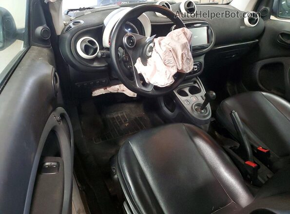 WMEFJ5DA1HK169713 2017 SMART FORTWO Silver Vista del salpicadero