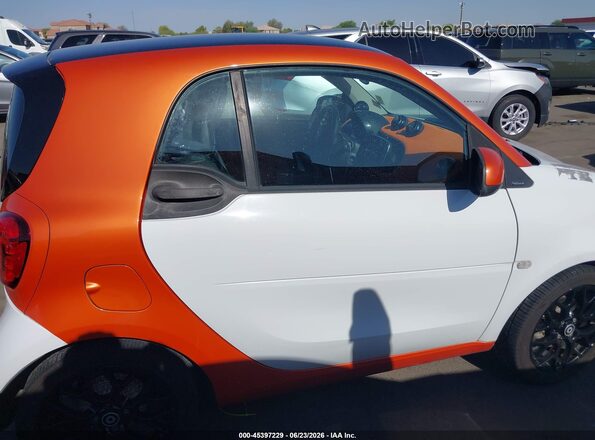 WMEFJ5DA2GK051930 2016 SMART FORTWO White Widok wnętrza z tyłu