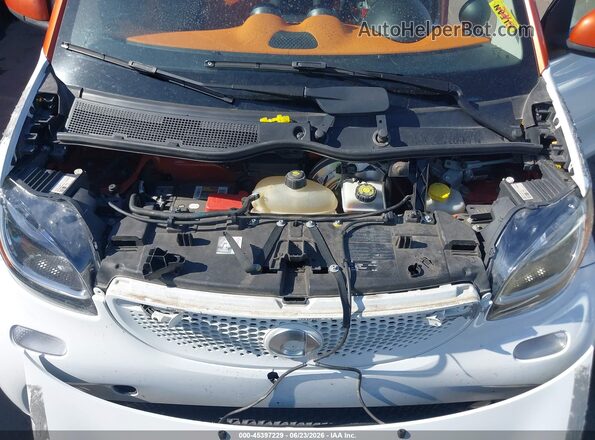 WMEFJ5DA2GK051930 2016 SMART FORTWO White Widok z tyłu