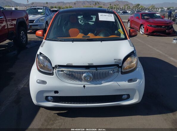 WMEFJ5DA2GK051930 2016 SMART FORTWO White Widok z przodu