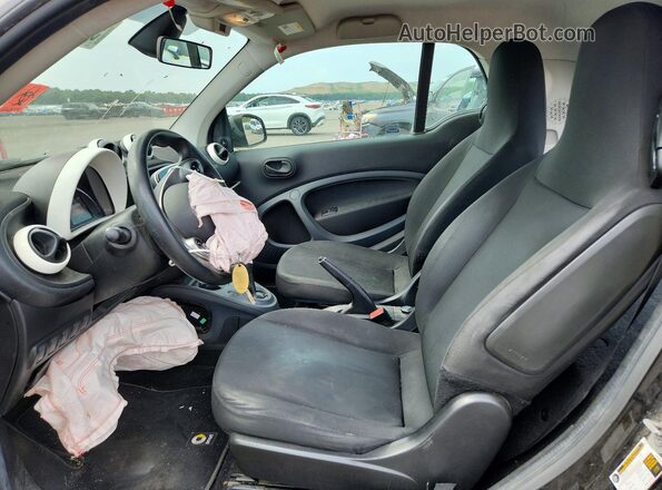 WMEFJ5DA4GK057339 2016 SMART FORTWO Серебряный Вид салона спереди