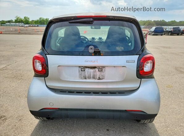 WMEFJ5DA4GK057339 2016 SMART FORTWO Серебряный Вид сзади