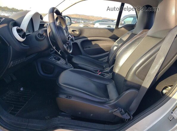 WMEFJ5DA4GK082192 2016 SMART FORTWO Silver წინა სალონის ხედი