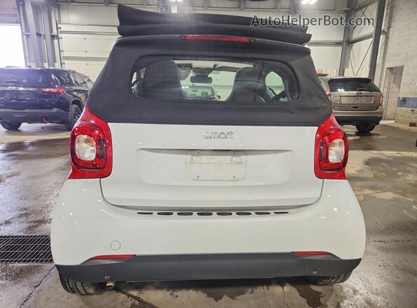 WMEFK5DA8HK116892 2017 SMART FORTWO White Widok z tyłu