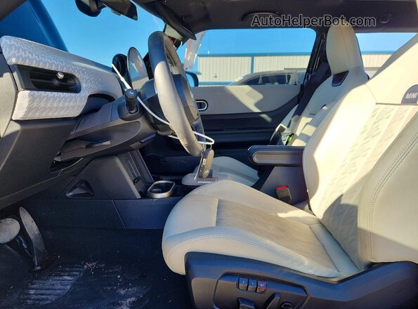 WMW23GD02S2W70169 2025 MINI COOPER Black Вид салону спереду