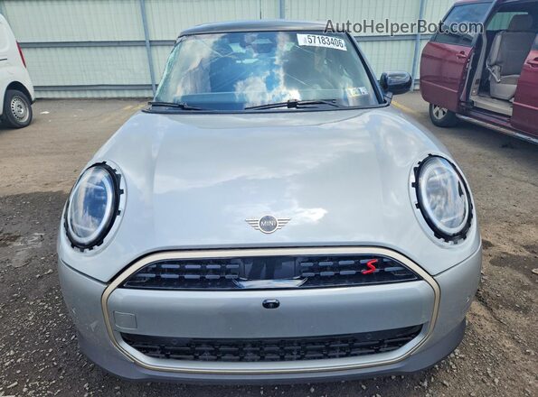 WMW23GD0XS2W25559 2025 MINI COOPER Серебряный Вид спереди