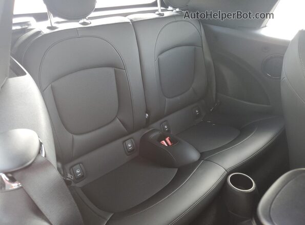 WMW43DL02P3P54504 2023 MINI COOPER Red Vista de los asientos traseros