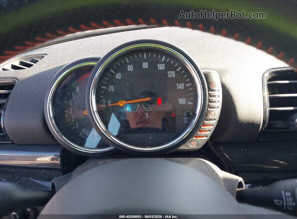 WMWLN5C5XG2B35102 2016 MINI CLUBMAN Red Vista de los asientos traseros
