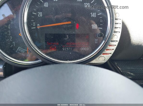 WMWLN5C5XG2B35102 2016 MINI CLUBMAN Red 
