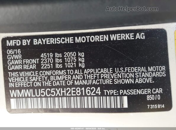 WMWLU5C5XH2E81624 2017 MINI CLUBMAN Cream Vista del compartimento del motor