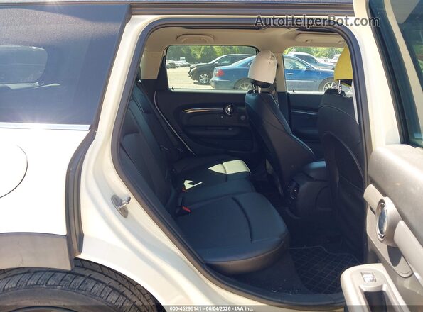 WMWLU5C5XH2E81624 2017 MINI CLUBMAN Cream Vista de la etiqueta del VIN