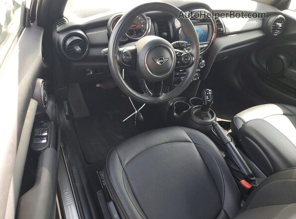 WMWWJ3C06L3L43500 2020 MINI COOPER Cream Vista del salpicadero
