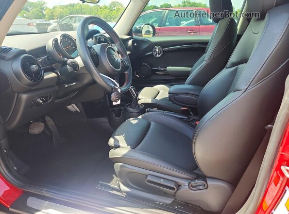 WMWXR5C01L2L85233 2020 MINI COOPER Red Front interior view