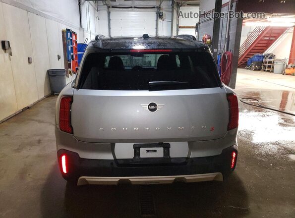 WMZ23GA00S7R14542 2025 MINI COUNTRYMAN Серебряный Вид сзади