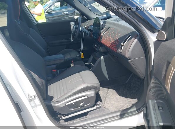 WMZ23GA03T7U08897 2026 MINI COUNTRYMAN White Front interior view